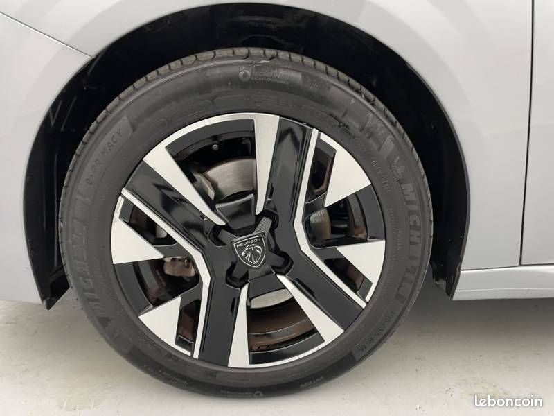 Peugeot 208 100 S&S BVM6 Allure (image 17)