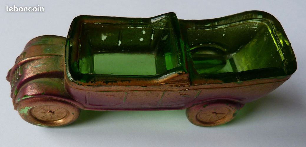 Paire de salerons en verre moulé sur plateau miroir vintage