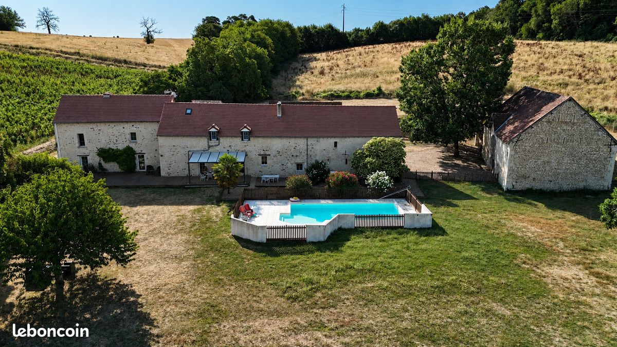 Maison 8 pièces 263 m² · à Dangé-Saint-Romain · 263 m² · 428 900 €