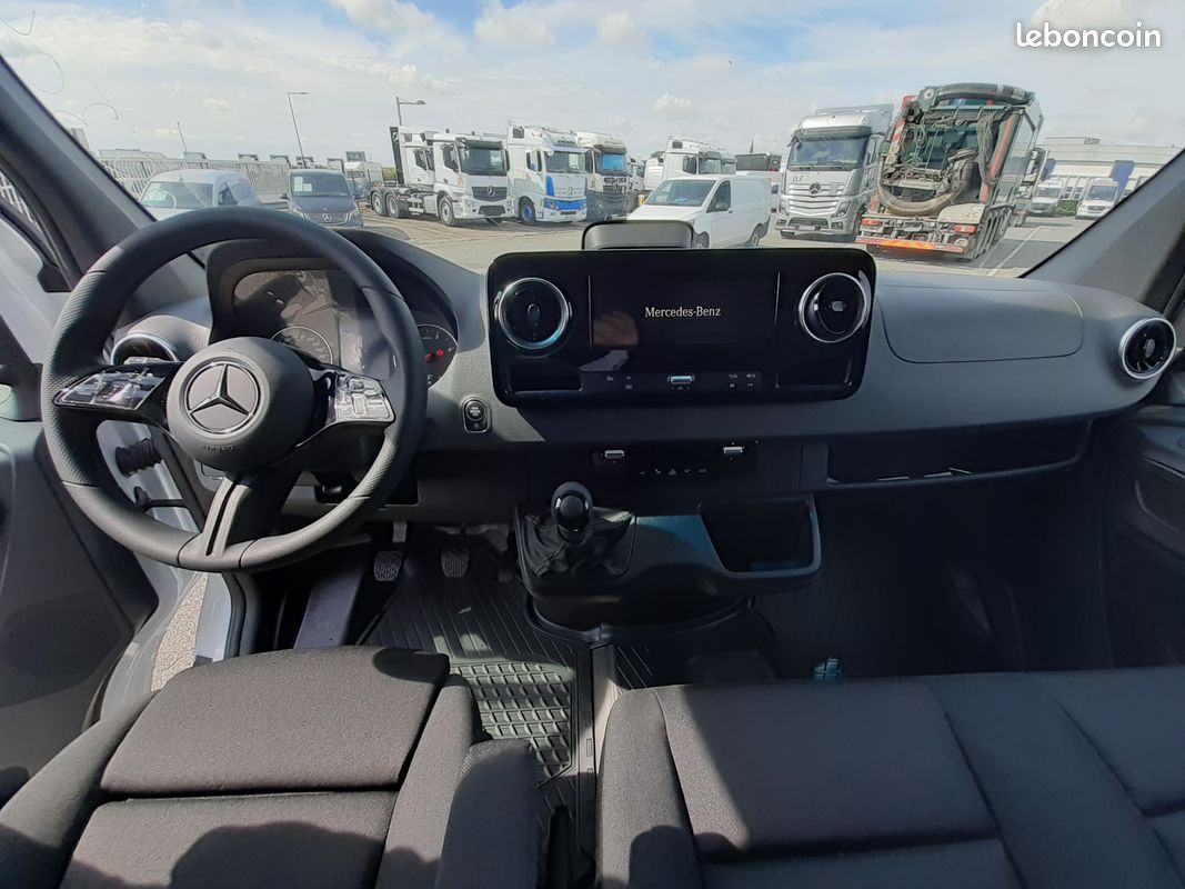 34 990 HT Mercedes SPRINTER 311 CDI 116 Ch L2H2 644 Euro(s) HT/Mois (image 3)