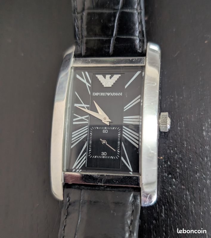 Montre Emporio Armani – Boîtier rectangulaire – Pile à remplacer (image 1)