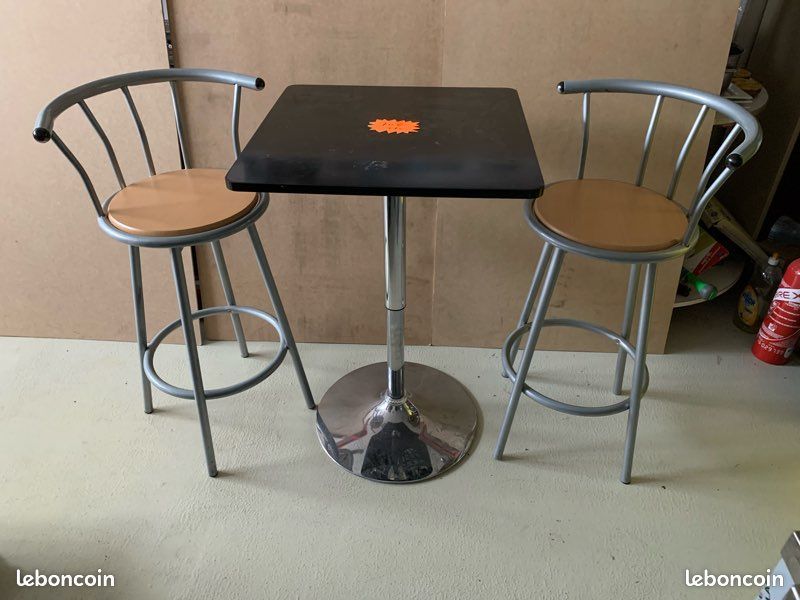 Table mange debout avec 2 fauteuils (image 1)