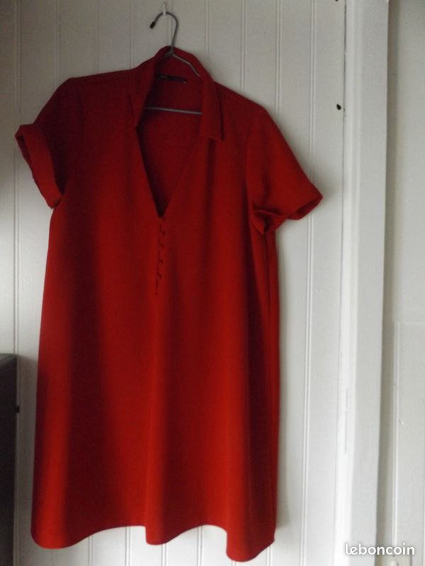 Robe courte et évasée Zara rouge taille M Vêtements