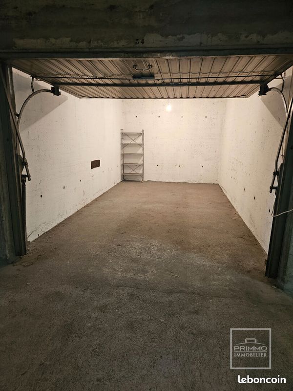 Parking/box LYON · 150 €/mois