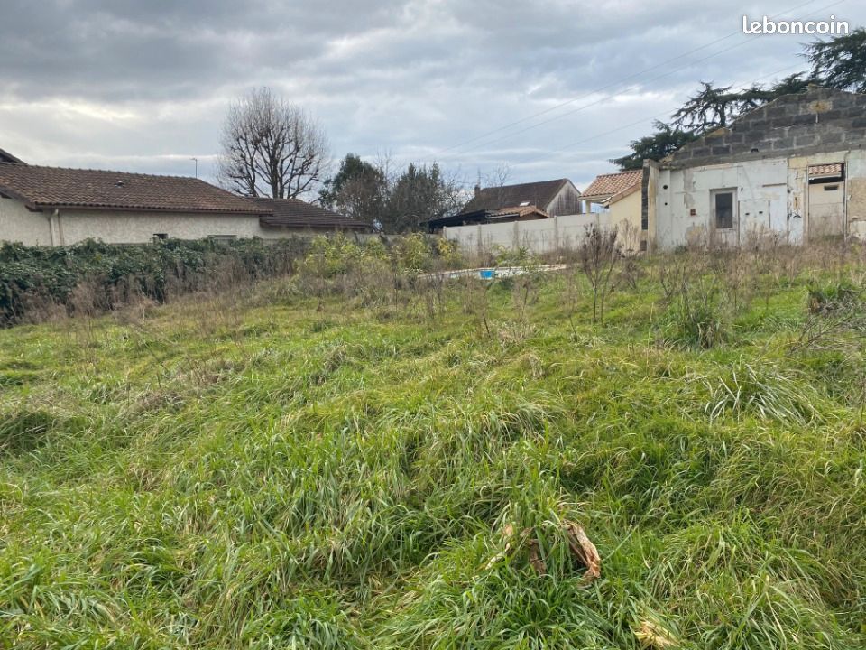 Terrain 742 m² · à Camblanes-Et-Meynac · 140 000 €