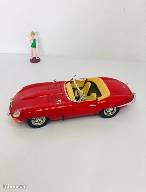 Bburago Jaguar Type E Cabriolet 1961 Rouge – 1/18 – Miniature Collection (image 1)