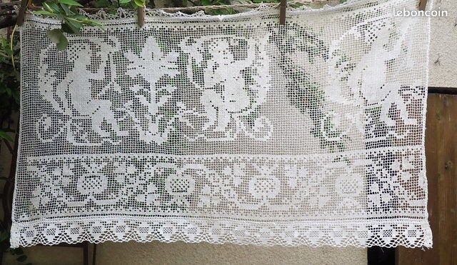 Petit rideau ancien à motifs d'anges, dentelle main (image 2)