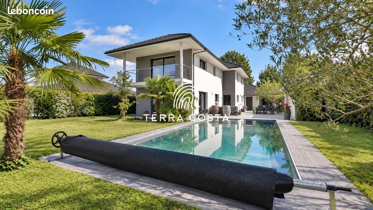 Maison 6 pièces 240 m² · à Lescar · 240 m² · 700 000 €