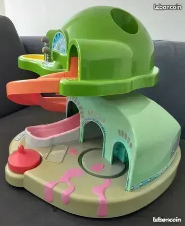 Maison Des Teletubbies Avec 4 Figurines Tomy - 29 Cm - 2007