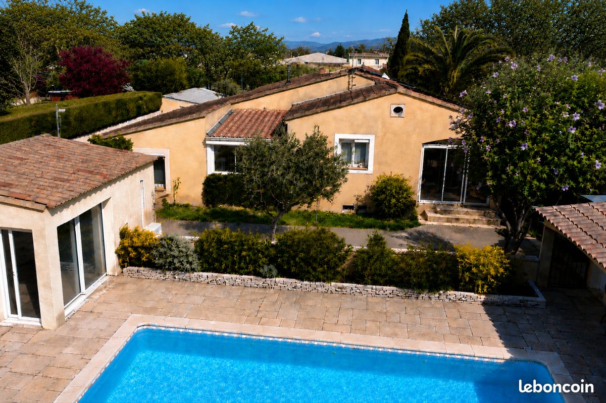 Maison 10 pièces 166 m² · à Lapalud · 166 m² · 399 000 €