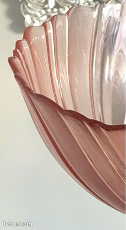 Saladier en verre rose (verre francais) - Arts de la table