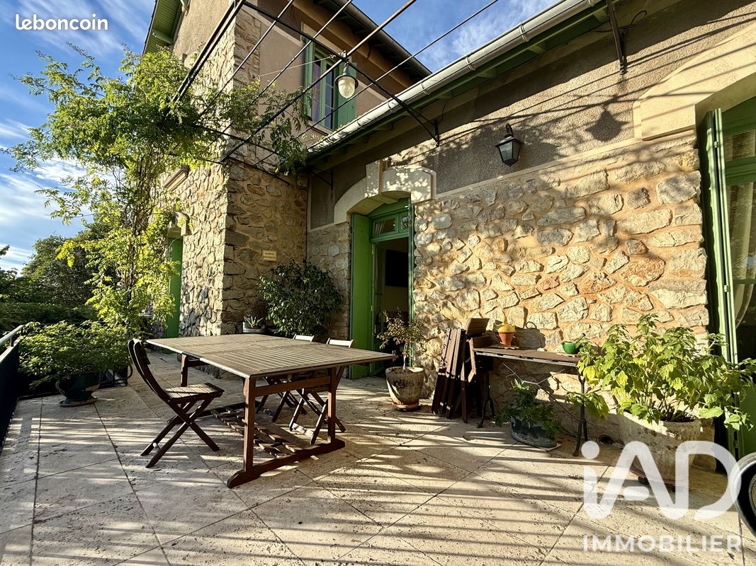 Maison 10 pièces 199 m² · à Clermont-l'Hérault · 199 m² · 520 000 €