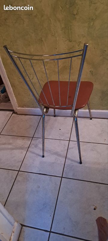 Chaise en sky et fer (image 1)