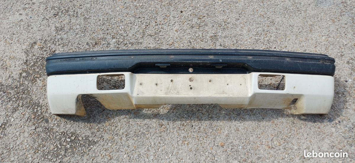 Pare choc arrière 205 GTI (image 1)