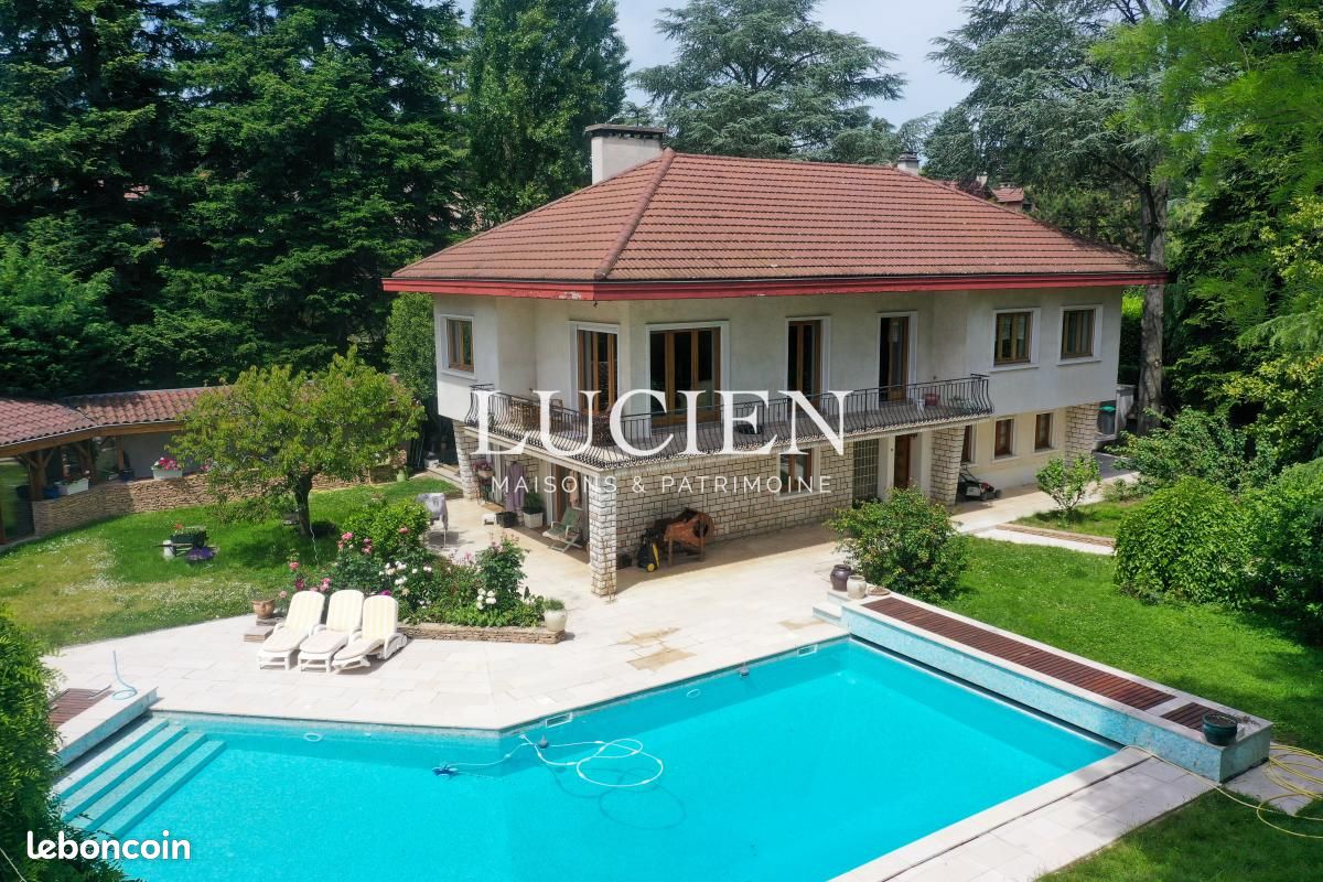 Maison 6 pièces 245 m² · à Écully · 245 m² · 950 000 €