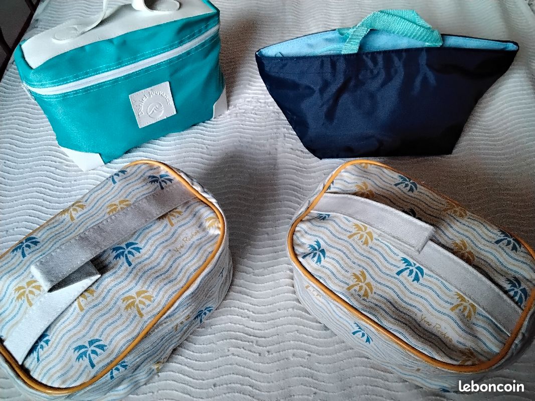 Lot de4 grandes pochettes de toilette toutes neuves (image 1)
