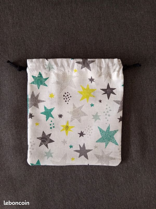 Sac pochon + 5 lingettes lavables réutilisables 8 x 8 cm « imprimé étoiles » (image 3)