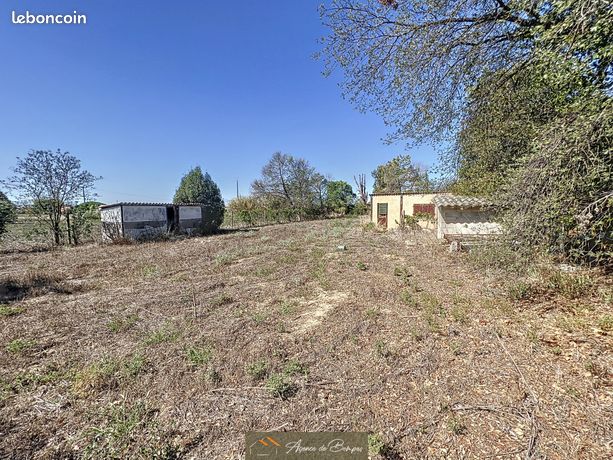 Terrain 1047 m² Pia
