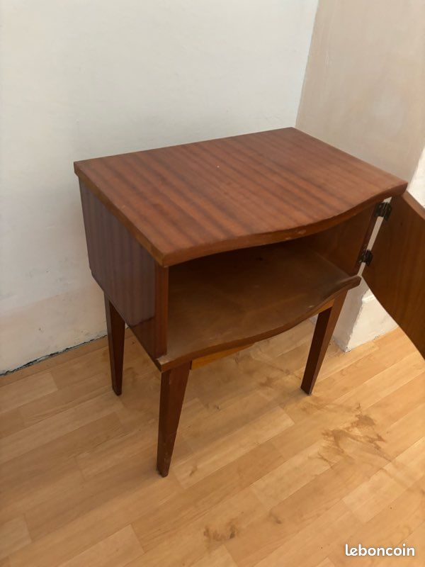 Table de chevet vintage en bois assortie à l'armoire (image 4)