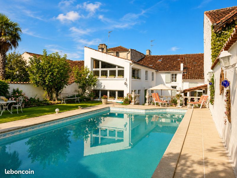 Maison 7 pièces 217 m² · à Matha · 217 m² · 369 000 €