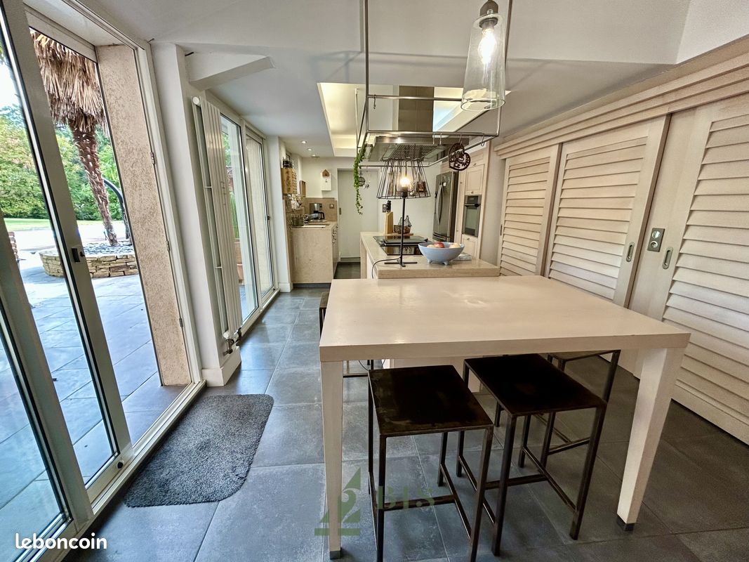 Propriété 6 pièces 160 m² (image 2)