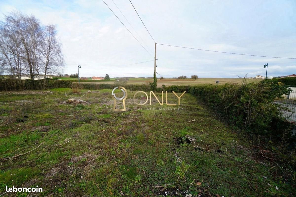 Terrain 881 m² · à Miribel · 259 000 €