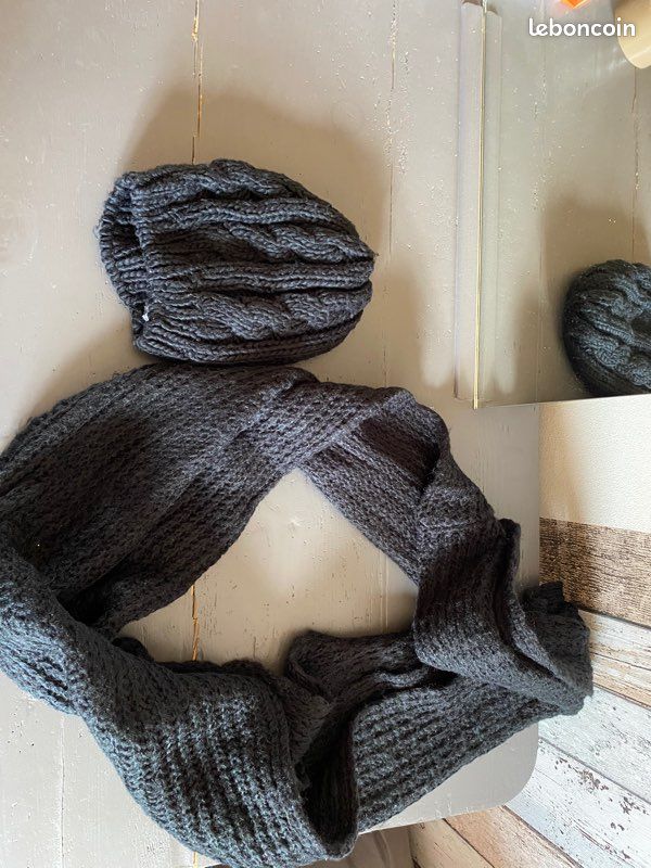 Bonnet + écharpe en mailles noir (image 1)