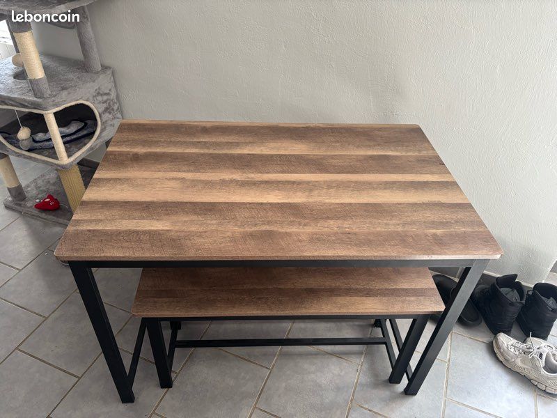 Table avec banc (image 1)