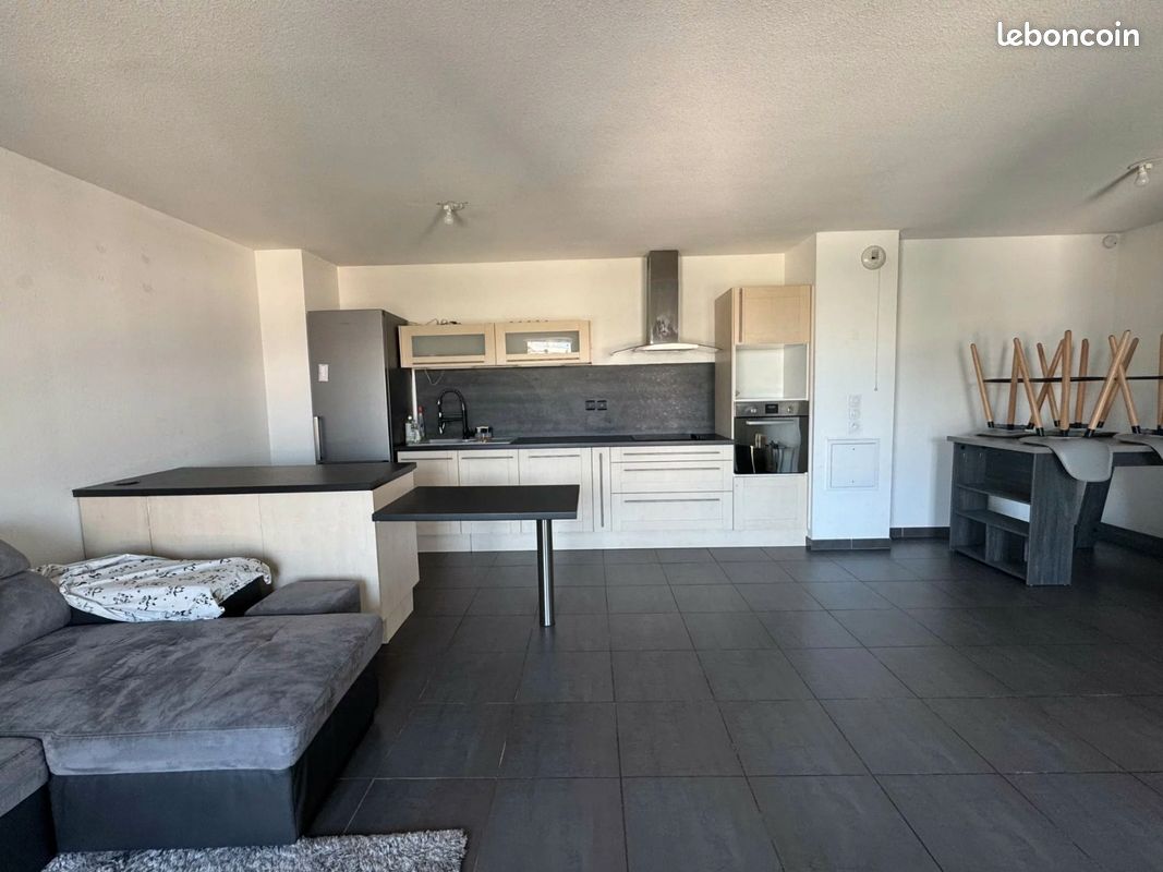 Appartement 3 pièces 65 m² · à Vénissieux · 65 m² · 752 €