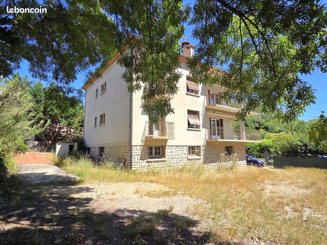 Maison 10 pièces 241 m² · à Lodève · 241 m² · 285 000 €