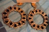 Paire de boucles d’oreilles noires et dorée (image 3)