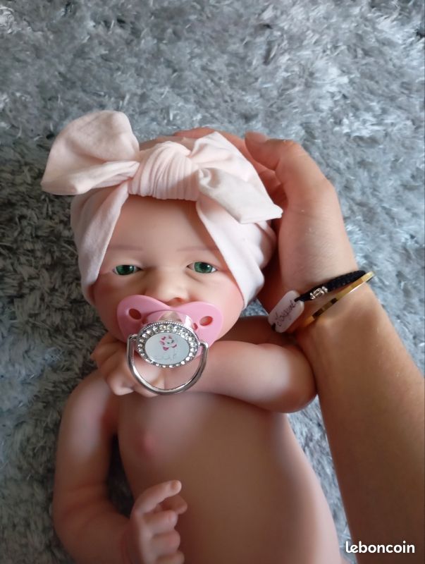 Bébé reborn entièrement silicone fille