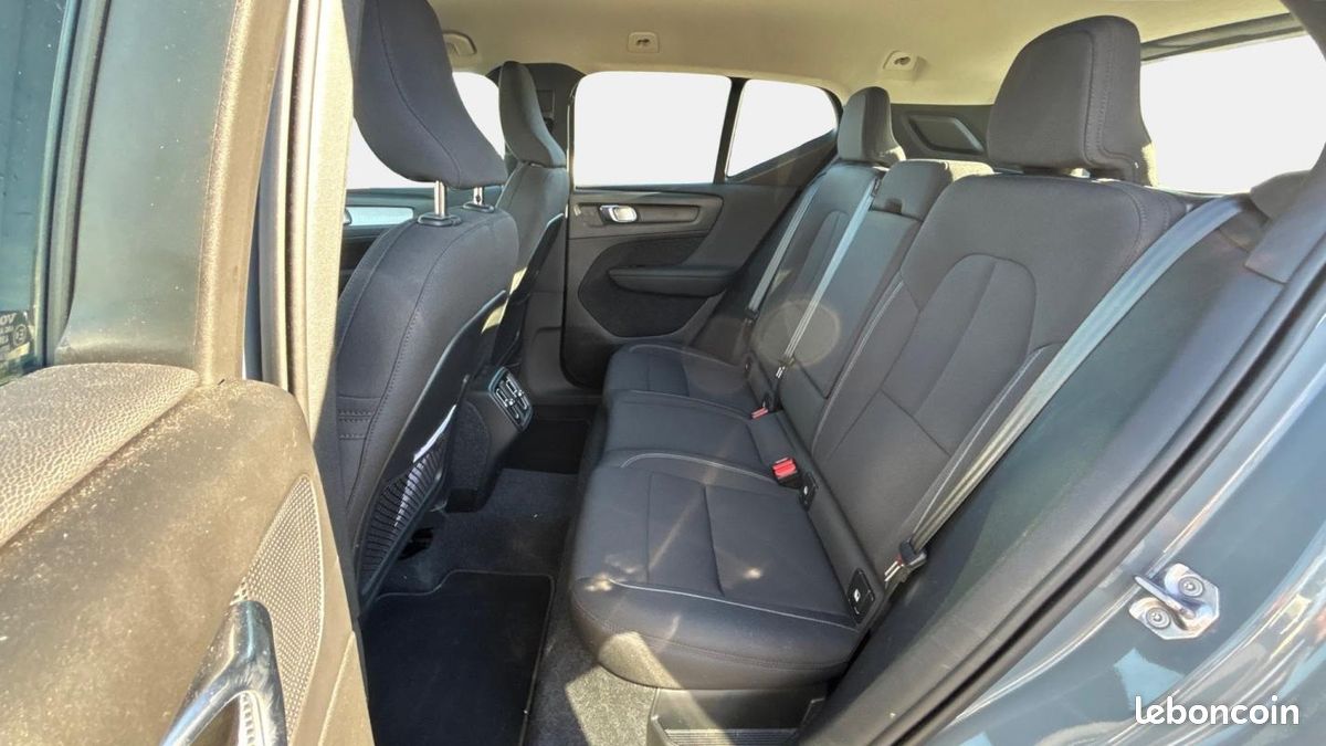 Volvo XC40 BUSINESS T2 129 ch Geartronic 8 Momentum (image 11)