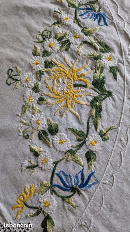 Nappe ronde au crochet en coton blanc, artisanal et vintage - France