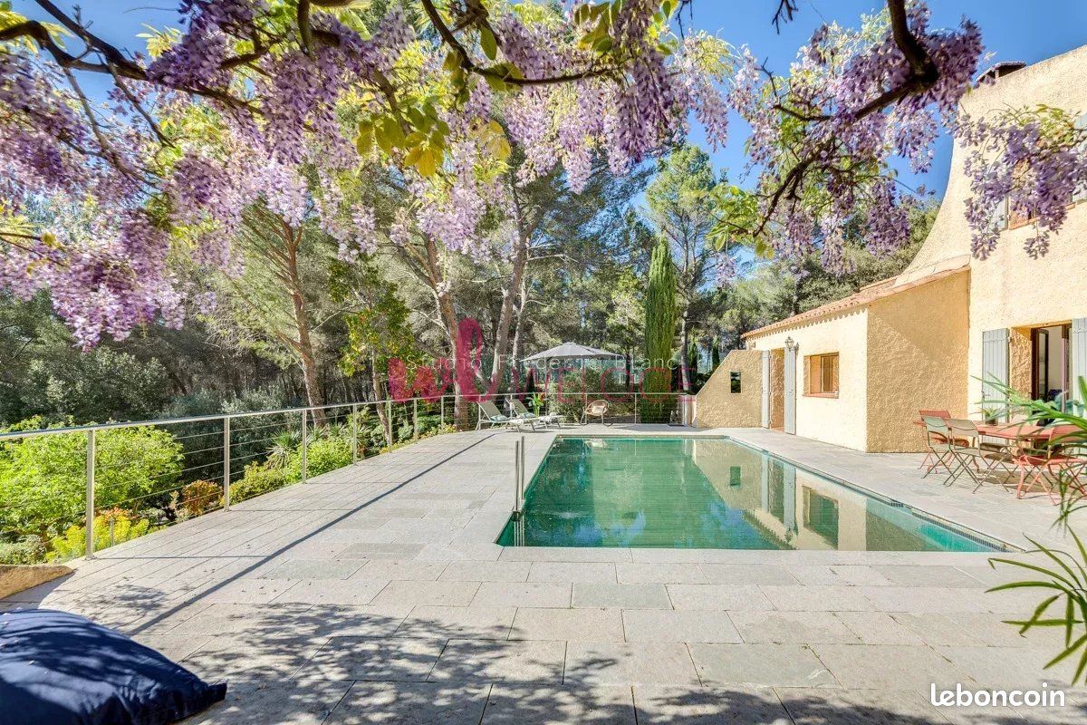 Maison 11 pièces 330 m² · à Bouc-Bel-Air · 330 m² · 1 390 000 €