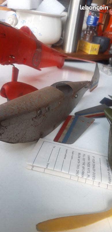 Avion en plastique dur tres ancien pour piece (image 6)