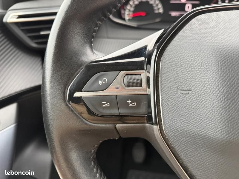 Peugeot 2008 1.2 PureTech 130ch S&S Allure (image 22)