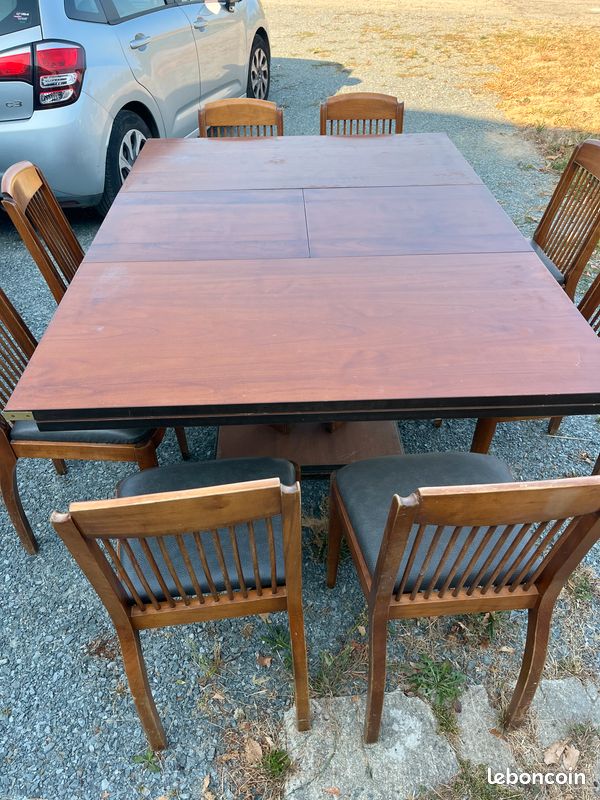 Table et chaise (image 1)