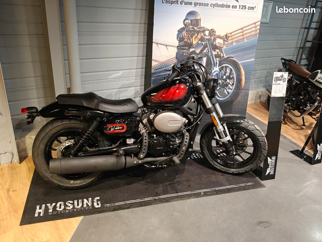 Hyosung bobber gv 125cc Motos