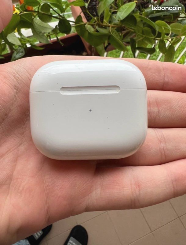 Air pod 3 (image 4)