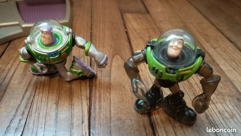 Grande Figurine Articulée Buzz l'Éclair de Disney-Pixar | Toys R Us Canada