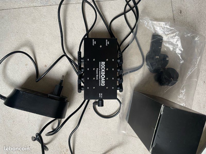 RockBoard Power Block ISO - Alimentation Isolée 10 Prises 9 à 18V Pour Pédales Effet