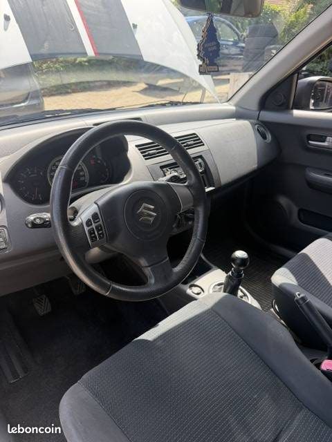 SUZUKI SWIFT 1.3 DDIS COMFORT 2008 - 68 709Kms - Climatisation - Parfait Etat - SUIVIT SUZUKI (image 10)