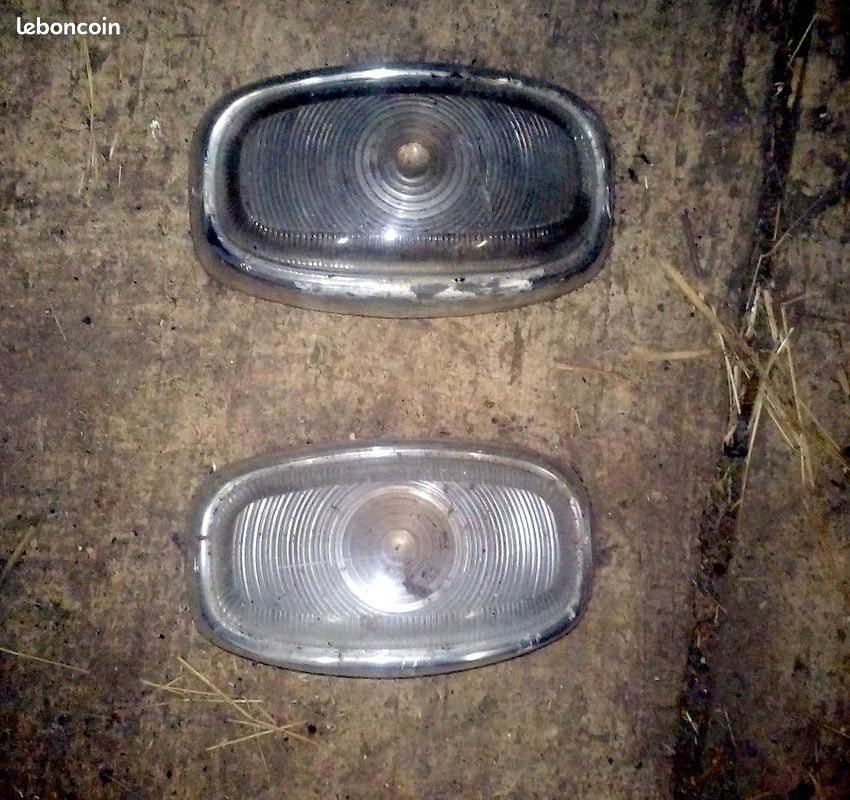 Cabochons clignotants Peugeot 404 1ere série (image 1)