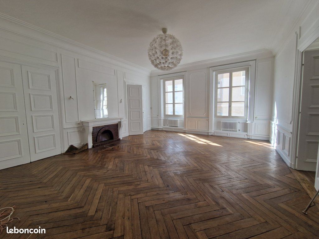 Appartement 6 pièces 234 m² · à Saint-Étienne · 234 m² · 1 290 €/mois