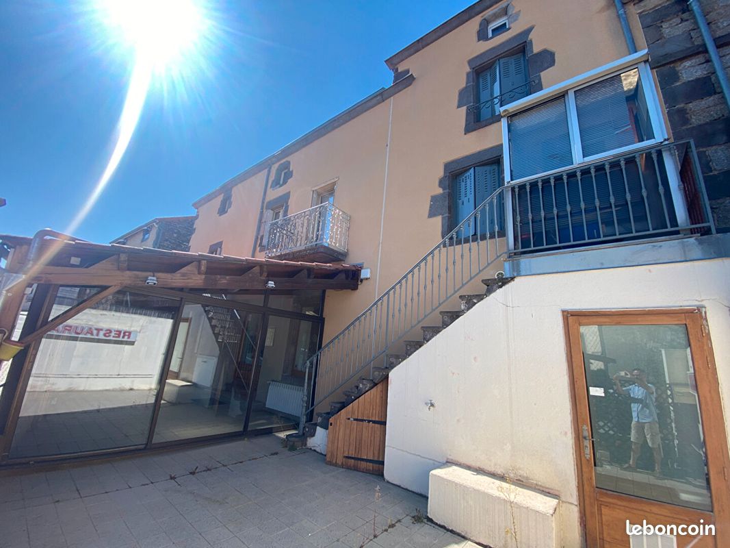 Immeuble 308 m² · à Orcines · 308 m² · 329 000 €