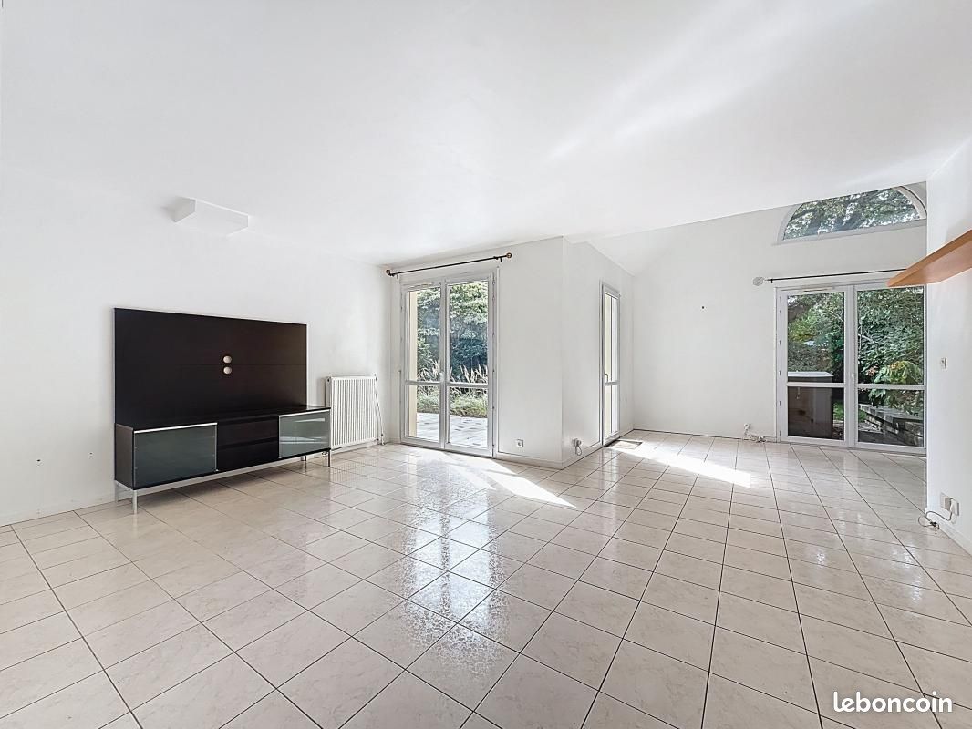 Maison 8 pièces 163 m² · à Guyancourt · 163 m² · 2 700 €/mois
