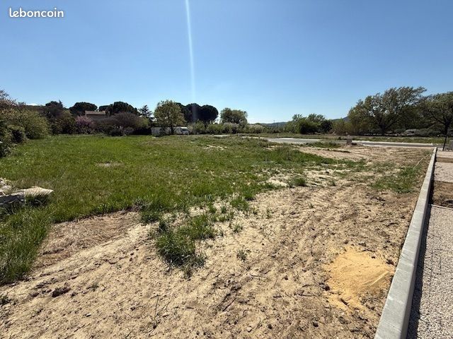 Terrain 517 m² · à Saint-Geniès-de-Comolas · 517 m² · 105 000 €