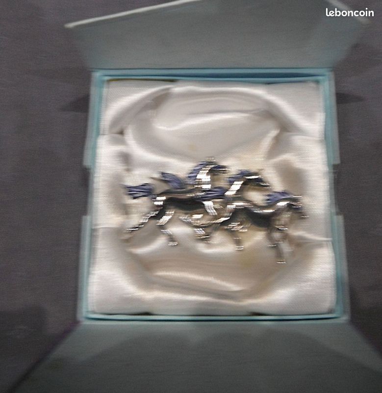 Broche Art Nouveau en argent massif au chardon, Attribuée à