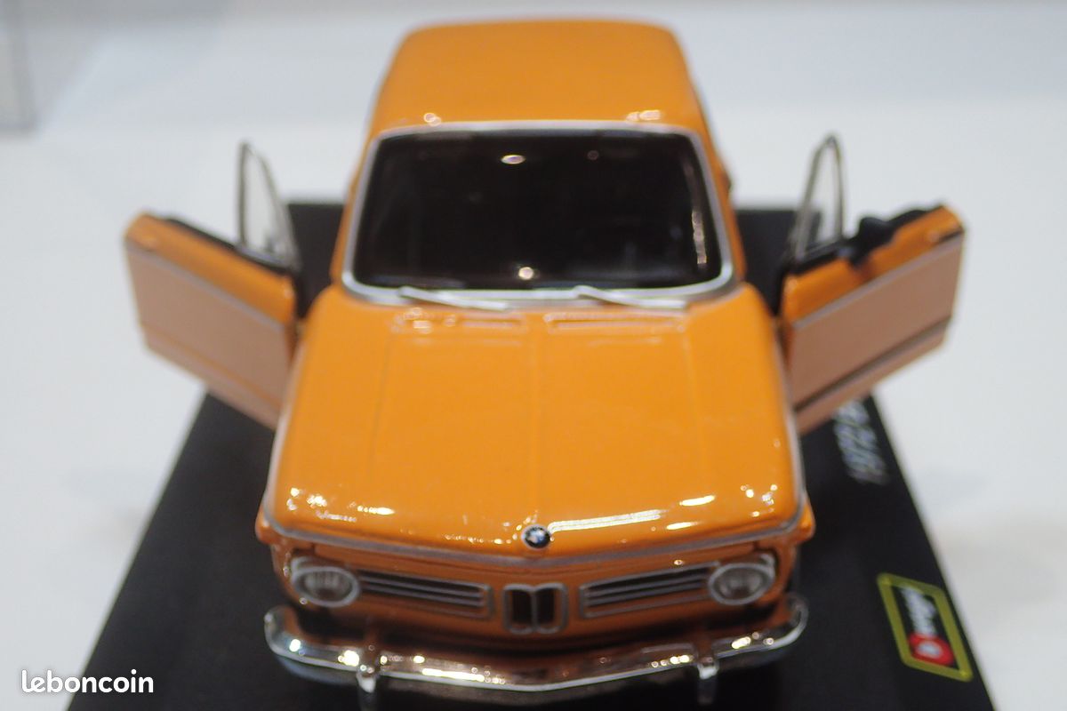 Burago BMW 2002 Tii street classic 1:32 ème (image 4)